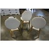 Image 9 : 3 BRASS CHAIRS WITH LEATHER LOOK CUSHIONS