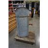 Image 1 : GALVENZED METAL HAND CRANK WELL PUMP