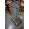 Image 2 : GALVENZED METAL HAND CRANK WELL PUMP