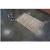 Image 1 : CARPET RUNNER AND BRUSHED METAL LAMP