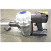 Image 5 : Dyson V6 cord free vacuum with charger