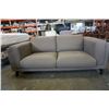 Image 3 : MODERN UPHOLSTERED SOFA