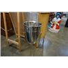 Image 2 : METAL ICE BUCKET ON STAND