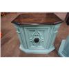 Image 3 : PAIR OF PAINTED NIGHTSTANDS