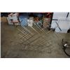Image 3 : Metal wine rack and metal decor
