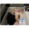 Image 2 : BOX OF NYLONS AND BRAS