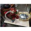 Image 1 : TRAY OF XMAS DECOR AND MIRROR