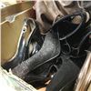 Image 3 : BOX OF LADIES SHOES AND PURSES - SIZE 7 AND 8