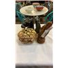 Image 1 : Lidded shell jar, prayer hands, and horse bookends