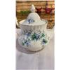 Image 8 : 2 Royal albert teapots Memory lane and inspiration