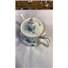 Image 9 : 2 Royal albert teapots Memory lane and inspiration