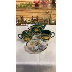 SADLER TEAPOT, CREAM AND SUGAR SET AND ART GLASS DISH