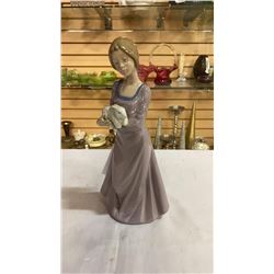 LLADRO 10" FIGURE