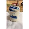 Image 3 : ANTIQUE CHINESE BLUE AND WHITE LIDDED JAR
