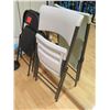 Image 2 : 2 Folding Chairs and Floor Lamps