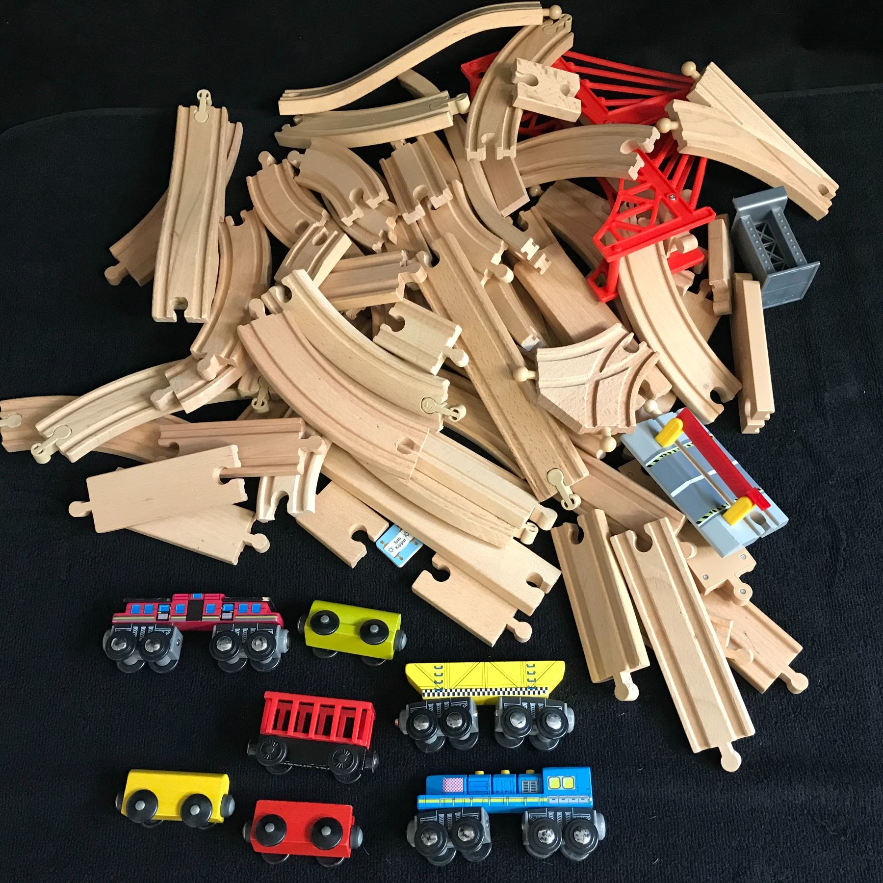 TOY TRAIN/ TRACKS LOT