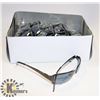 Image 1 : BOX OF DESIGNER SUNGLASSES WITH BLUE LENSES