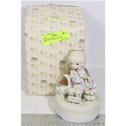 PRECIOUS MOMENTS XMAS MUSICAL ORNAMENT IN ORIGINAL BOX