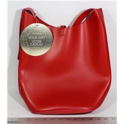 NEW ELIZABETH ARDEN HAND BAG