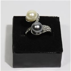 NEW WOMAN'S DESIGNER RING W/ CULTURED PEARLS