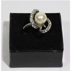 NEW WOMAN'S DESIGNER RING W/WHITE CULTURED PEARL