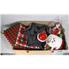 Image 1 : BOX OF ESTATE CHRISTMAS DECOR