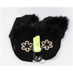 LADIES MOCCASINS SIZE 9