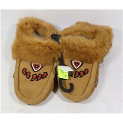 MEN MOCCASINS SIZE 10