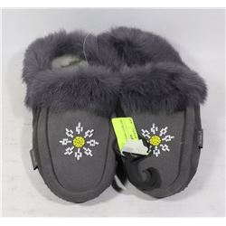 MEN MOCCASINS SIZE 9