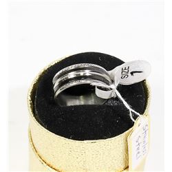 NEW STAINLESS STEEL LADIES RING SIZE 7 IN GOLD