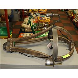 WOOD WALL MOUNT ELECTRIC LAMP