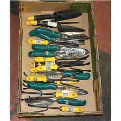 FLAT OF ASSORTED GARDENING TOOLS