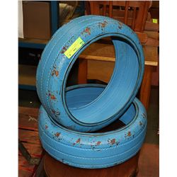 PAIR OF RUSTIC STYLE METAL TIRE WALL / FENCE