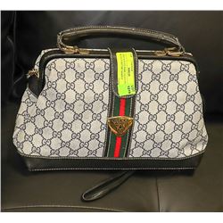 VINTAGE CLASSIC GUCCI PURSE WITH PERFUME SAMPLE