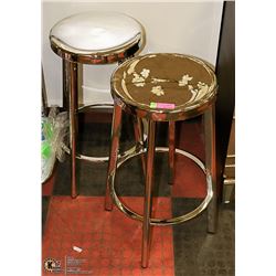 SHOWHOME PAIR OF CHROME BAR STOOLS