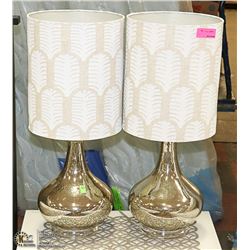 SHOWHOME PAIR OF CHROME TONE LAMPS