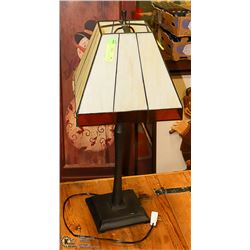 STAINED GLASS STYLE METAL BASE LAMP