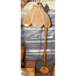 WOOD AND METAL BRIDGE LAMP