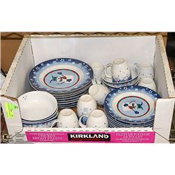 32 PC CHRISTMAS DINNERWARE SET