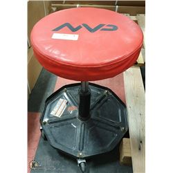 MVP SHOP STOOL