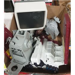 LARGE LOT OF VINTAGE STAR WARS TOYS