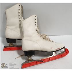 ESTATE LADIES ICE SKATES WITH BLADE GUARDS