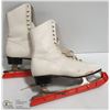 Image 2 : ESTATE LADIES ICE SKATES WITH BLADE GUARDS