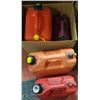 Image 1 : 4 GASOLINE CANISTERS