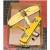 Image 1 : VINTAGE ALL METAL AIRPLANE DECOR X2