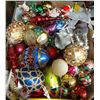 Image 1 : LOT OF ASSORTED CHRISTMAS TREE ORNAMENTS & ETC.