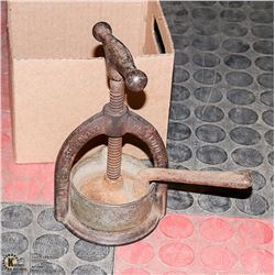 ANTIQUE CAST IRON MEAT JUICER