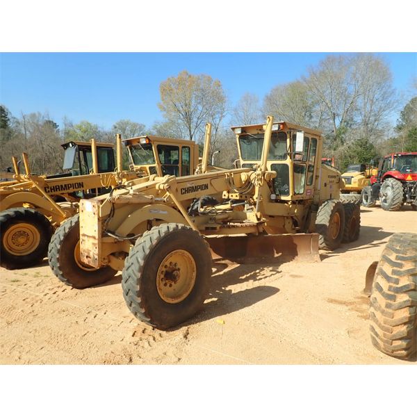 1996 CHAMPION 710A Motor Grader