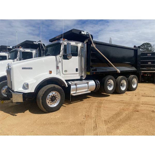 2019 KENWORTH T800 Dump Truck
