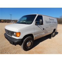 2004 FORD E350 Cargo Van